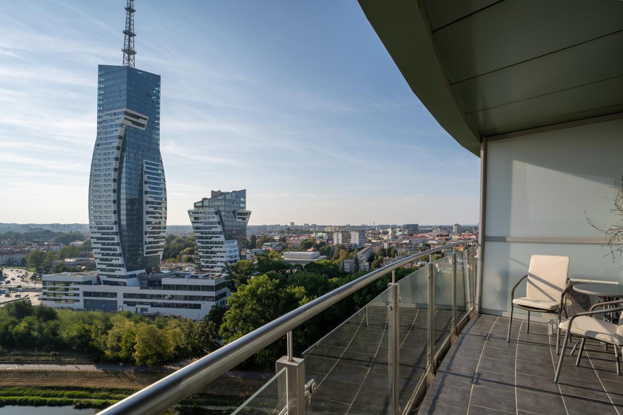Capital Towers Premium Sunset 15th Floor Apartment *